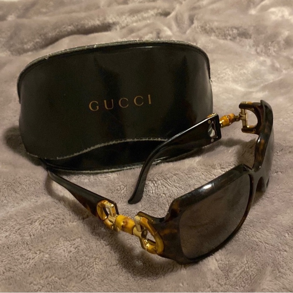 Gucci sunglasses with bamboo horsebit detail
